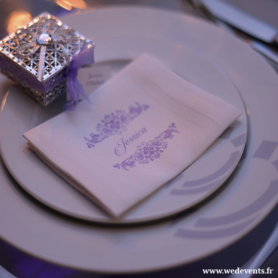 serviettes de table personnalisées cadeau invités table d'honneur mariage